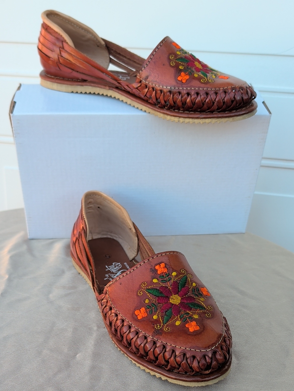 D' Santas Women's Brown Embroidered Leather Slip-On, New, Size 5 - Picture 3 of 5